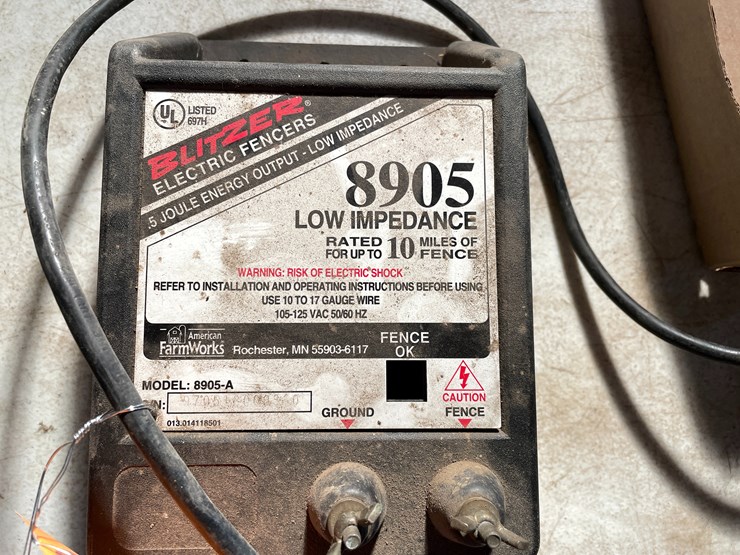 #2545-•-(2)-electric-fencers-image-3