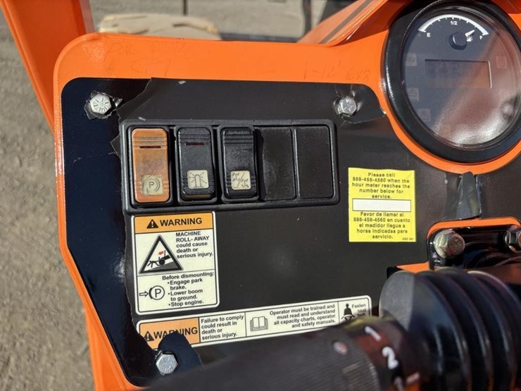 2016-jlg-8042-image-28