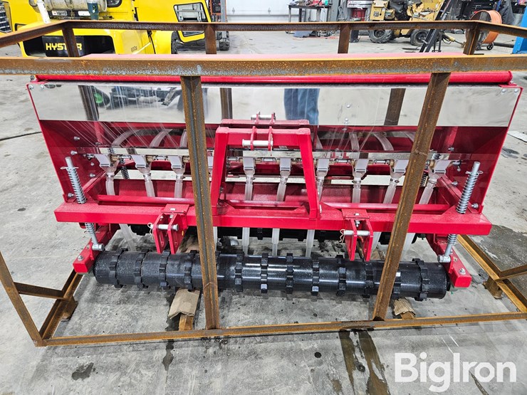 2025-massey-ferguson-730-image-2