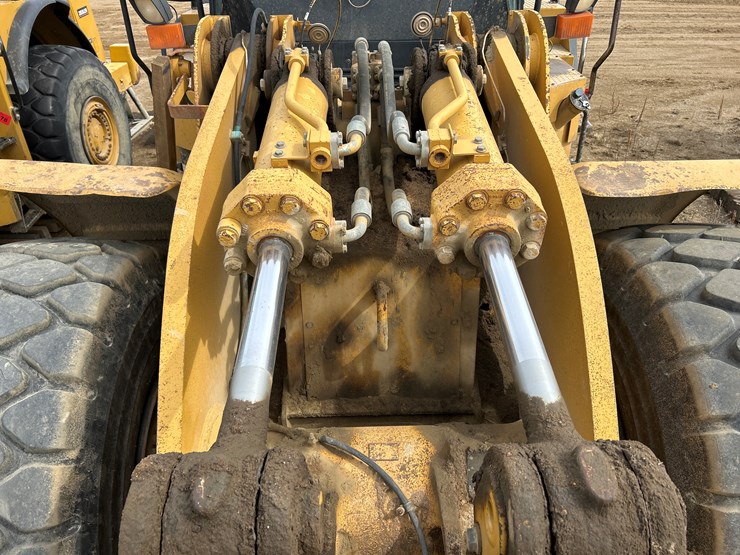 caterpillar-980g-image-13