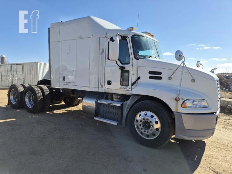 2014-mack-pinnacle-cxu613-image-7
