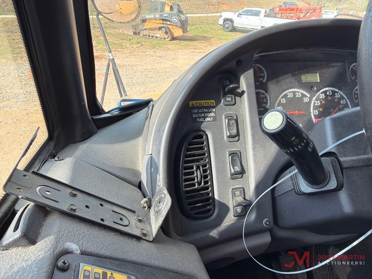 2008-thomas-saf-t-liner-c2-image-17