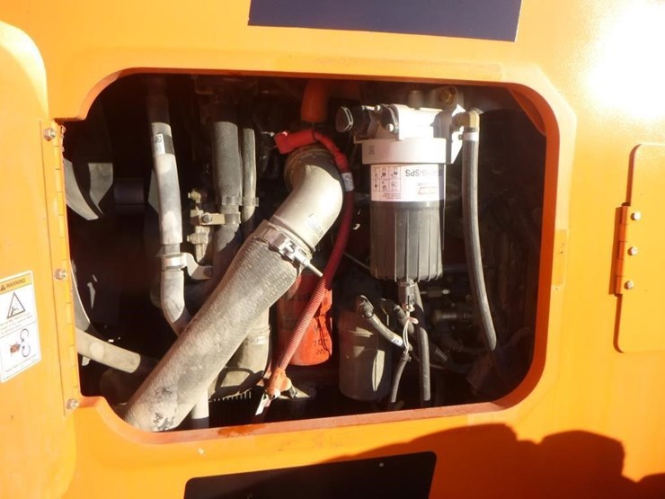 2018-jlg-8042-image-28