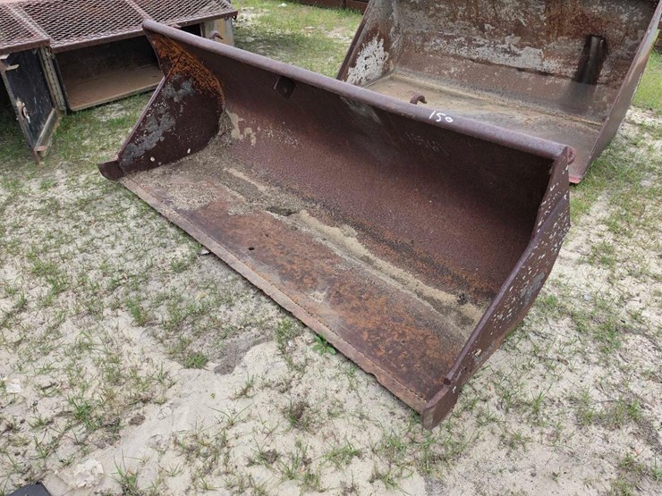 --6'-loader-dirt-bucket-image-1