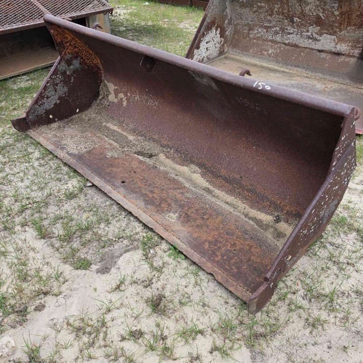 - 6' LOADER DIRT BUCKET