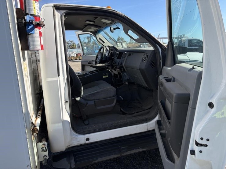 2012-ford-f550-image-7