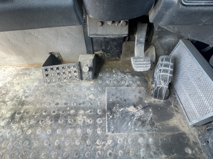 caterpillar-730-image-34