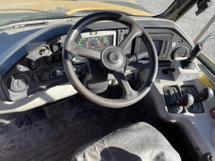 2013-caterpillar-740b-image-31