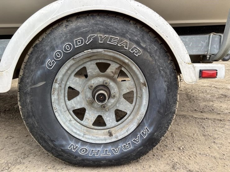 1990-unknown-trailer-image-31