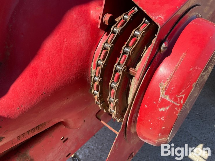 new-holland-275-image-14