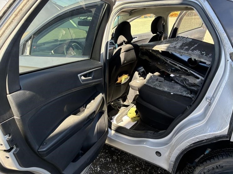 2018-ford-edge-sel-image-11