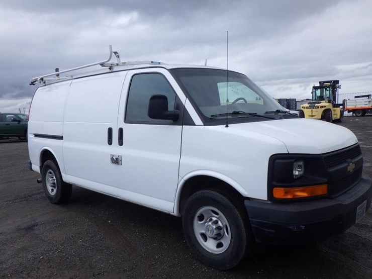 2013-chevrolet-express-2500-image-3