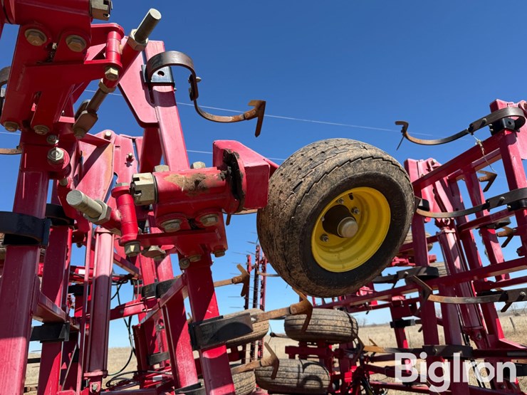 2012-sunflower-5055-field-cultivator-image-13