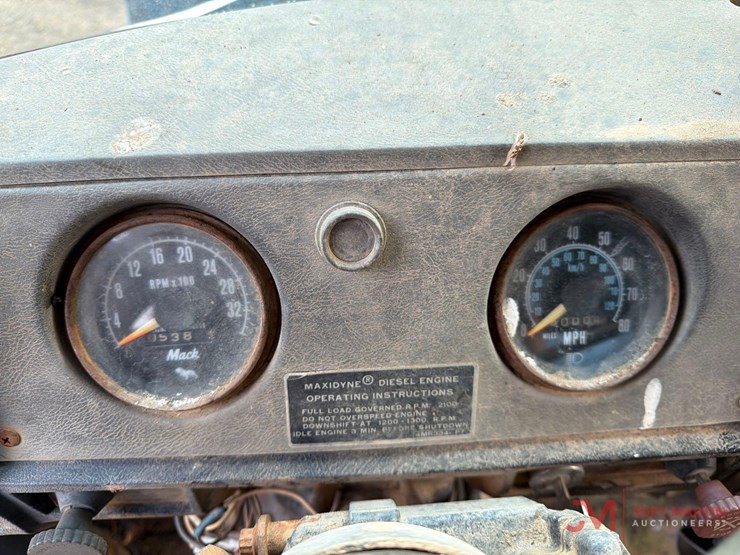 mack-rs686lst-image-24