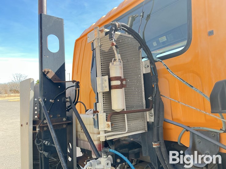 2008-gmc-t7500-image-19