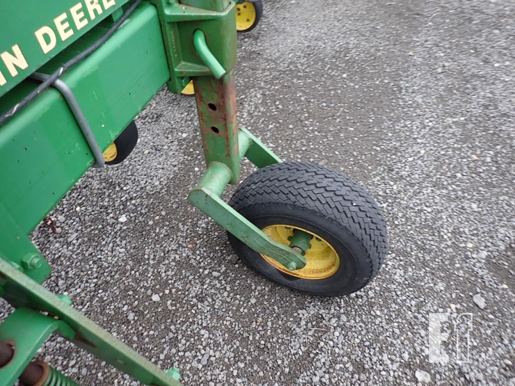 john-deere-845-image-9