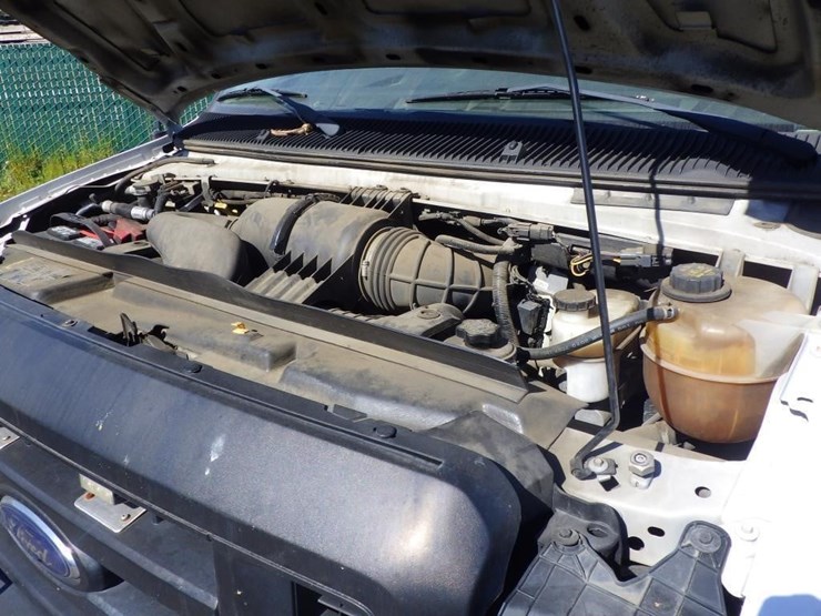 2011-ford-cargo-image-10