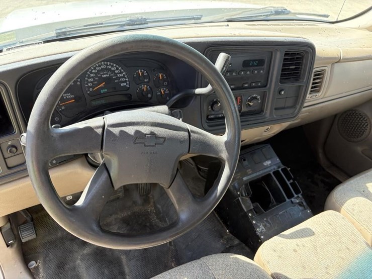 2005-chevrolet-2500-image-13