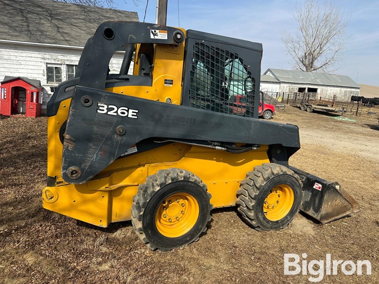 2015-deere-326e-image-8