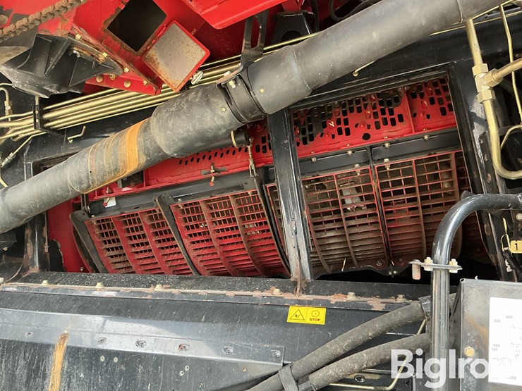 2016-case-ih-8240-image-17