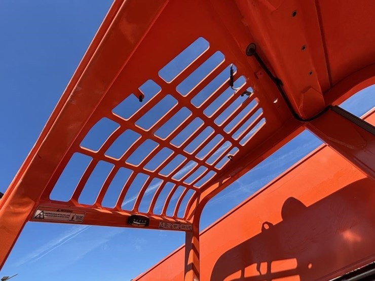 2016-jlg-8042-image-36