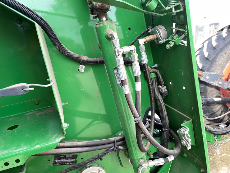 john-deere-560m-image-29