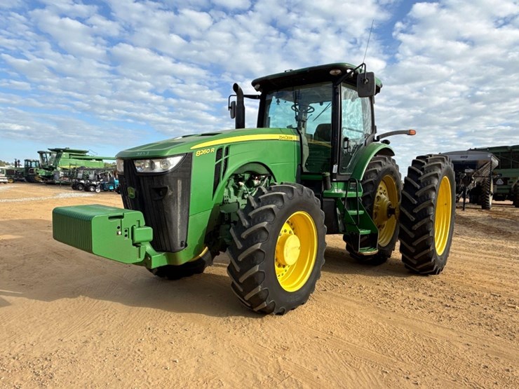 2012-john-deere-8260r-image-2