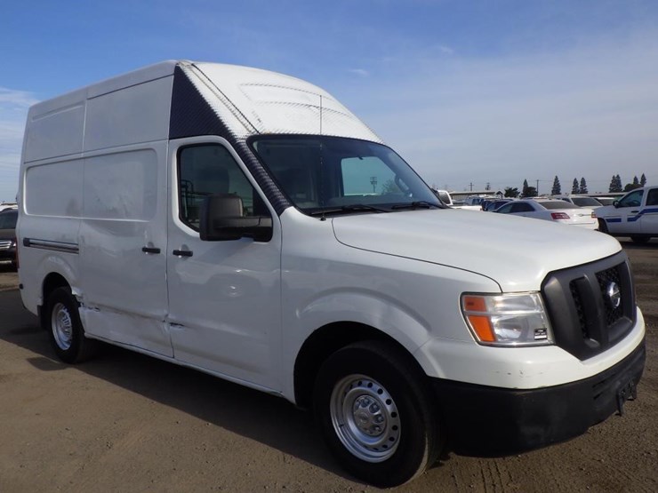 2014-nissan-nv2500-image-2