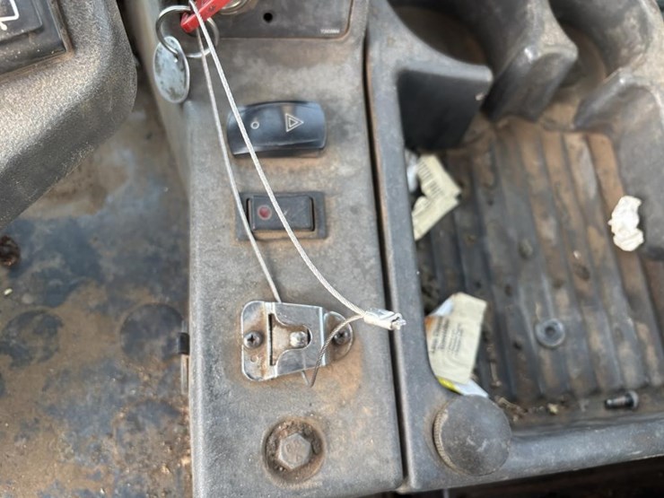 2005-deere-624j-image-39