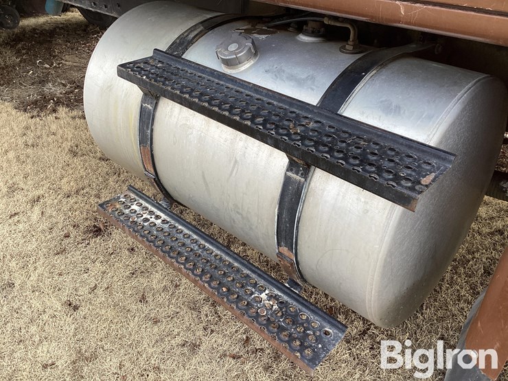 2000-international-8100-image-13