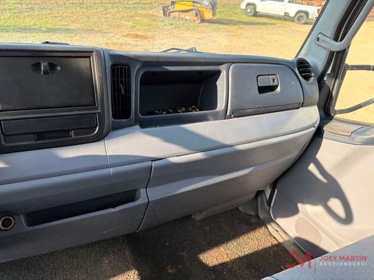 2017-mitsubishi-fuso-fe160-image-10