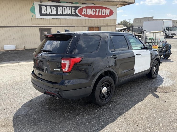 2017-ford-explorer-image-3