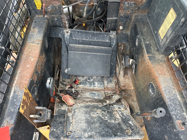 new-holland-lx885-image-27