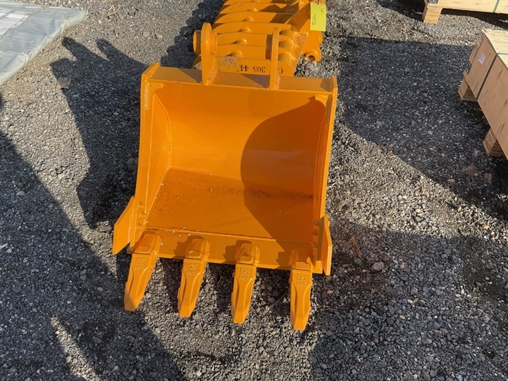 2026-caterpillar-305-image-1