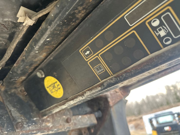 new-holland-lx885-image-29