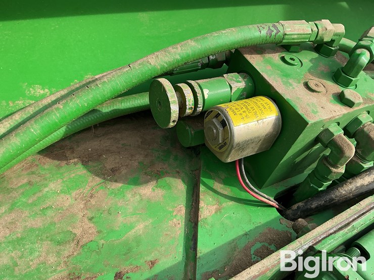 2005-john-deere-567-image-15