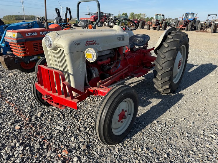 ford-tractor-image-1