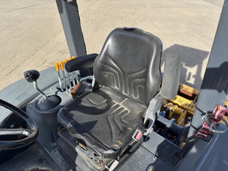 2018-deere-210lep-image-31