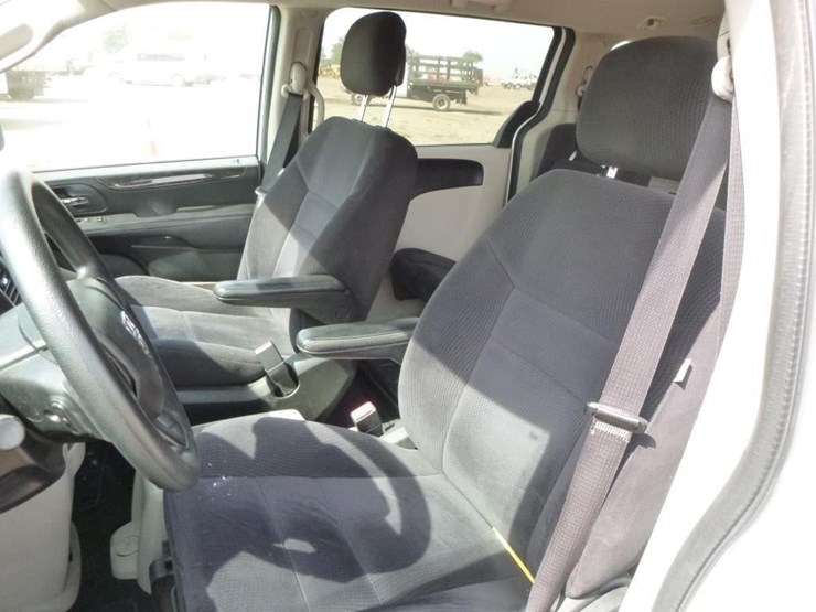 2014-dodge-grand-caravan-image-13