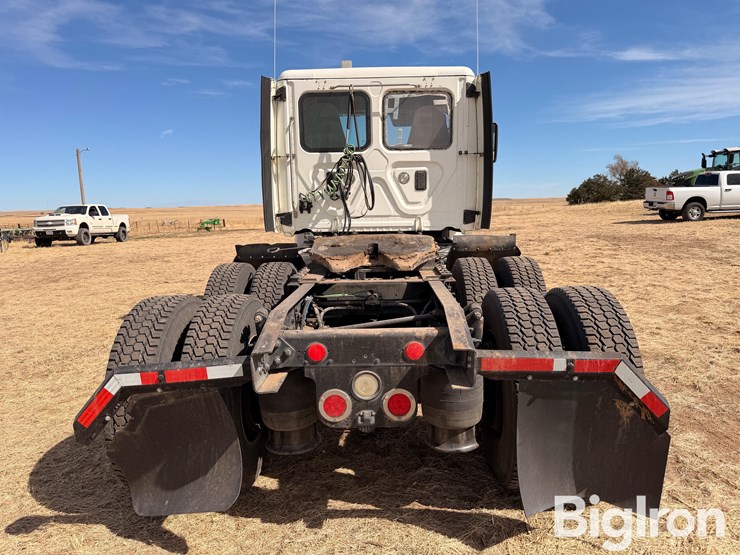 2015-freightliner-cascadia-125-image-6