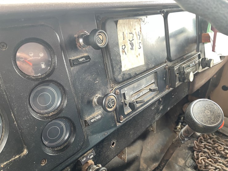 #113-•-1982-international-1754-single-axle-grain-truck-(has-wi-title)-image-51