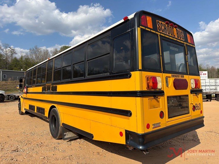 2008-thomas-saf-t-liner-c2-image-3