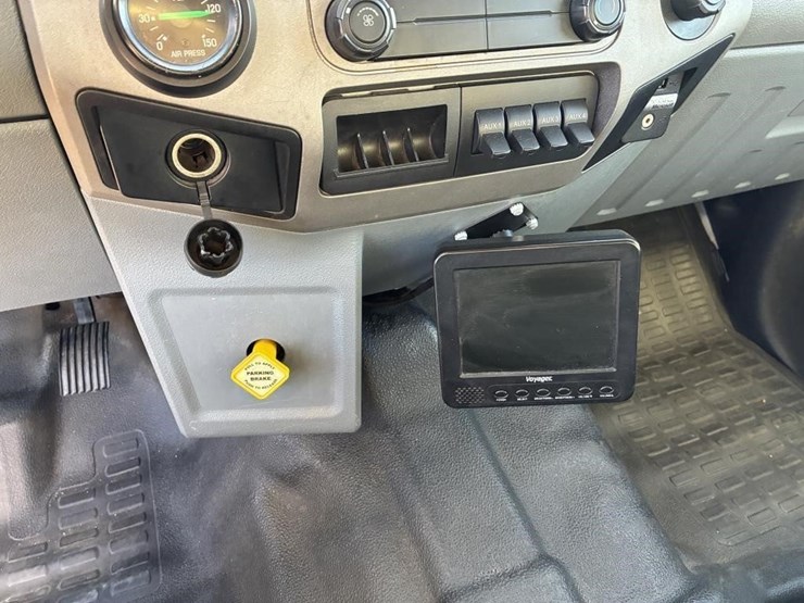 2013-ford-f650-xlt-image-17