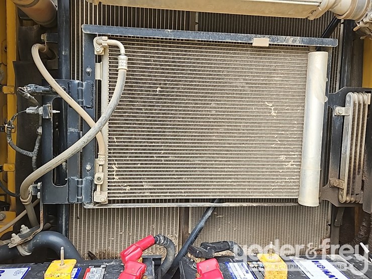 2016-komatsu-pc210-lc-11-image-47