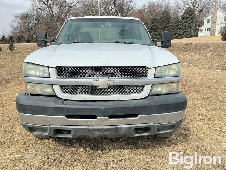 2004-chevrolet-silverado-2500-image-2