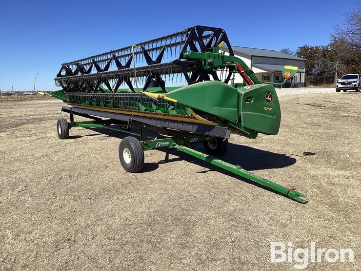 2022-john-deere-625f-image-1