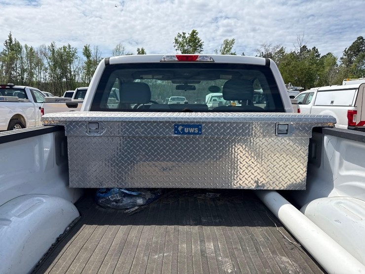 2015-ford-f150-xl-image-8