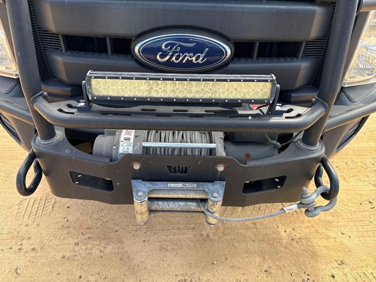 2015-ford-f250-xl-image-19