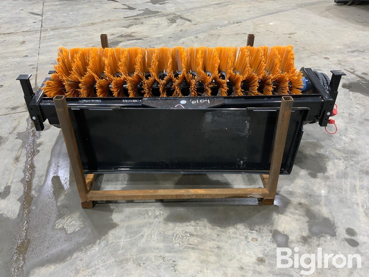 2025-massey-ferguson-730-image-6