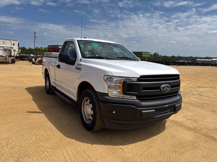 2019-ford-f150-xl-image-1